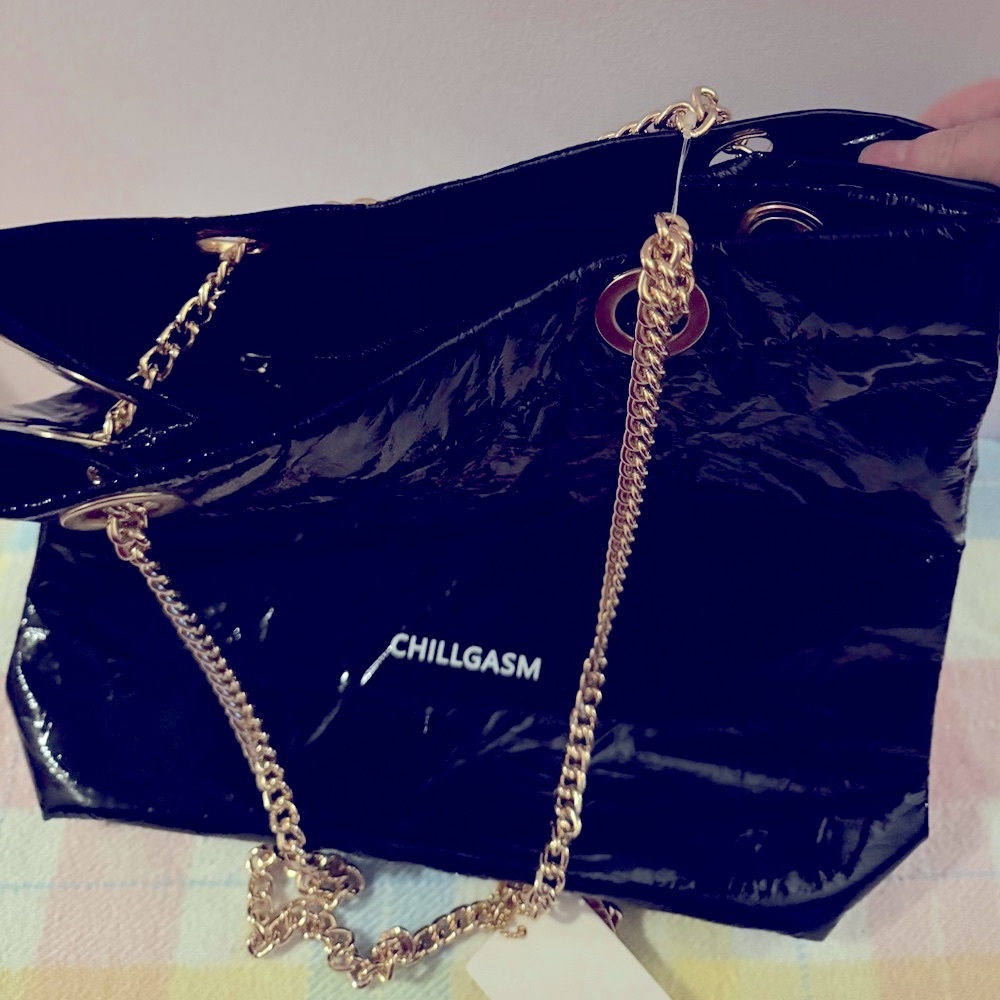 New Chillgasm Classic rarBlack and Gold Chain Shoulder Bag rare collection item - Picture 3 of 8